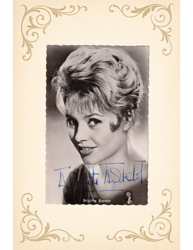 Brigitte Bardot – Carte photo vintage 9x14 cm signée à la plume dans les années 60