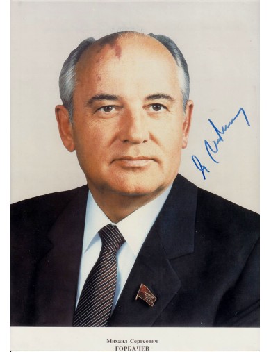 Autographe MIKHAIL GORBATCHEV — Rare photographie signée (20 × 30 cm)