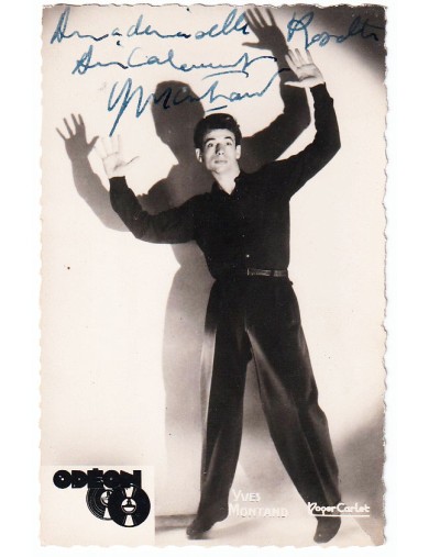 AUTOGRAPHE YVES MONTAND — Superbe carte postale originale 9 × 14 cm, dédicacée et signée à la plume dans les années 1946–