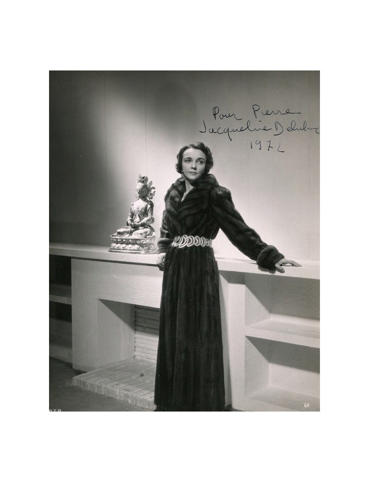 autographe Jacqueline Delubac — Tirage de production original dédicacé (1972) – 20 × 25 cm