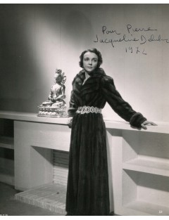 autographe Jacqueline Delubac — Tirage de production original dédicacé (1972) – 20 × 25 cm